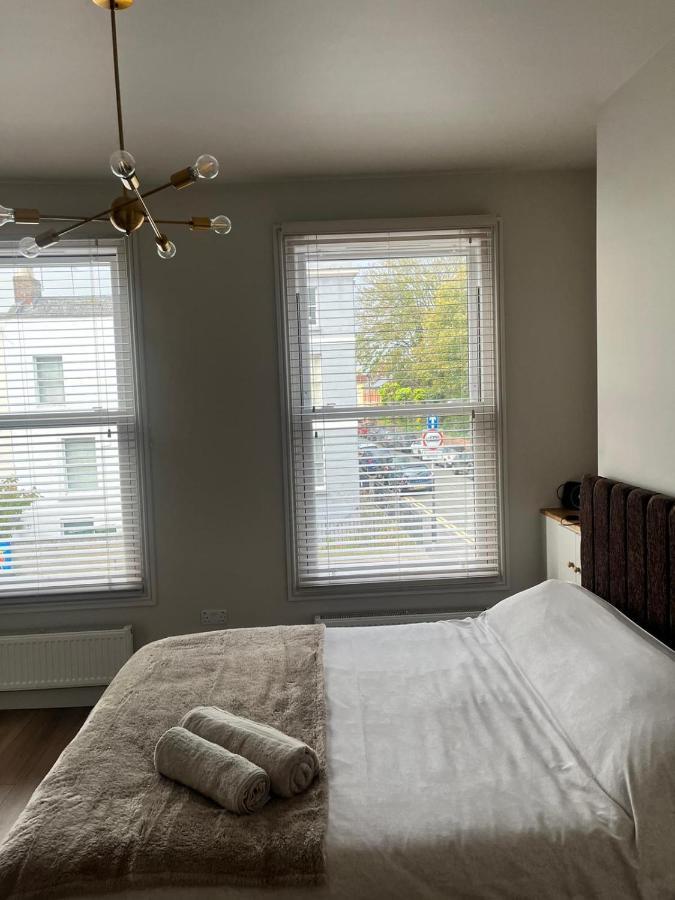 The Curious Apartment, Cheltenham Dış mekan fotoğraf